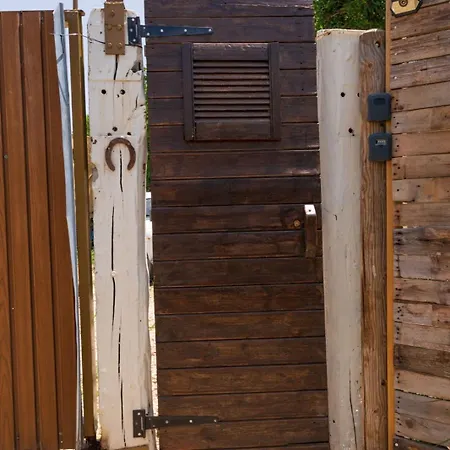 Jabuti Autocaravana Con Porche Y Aparcamiento Campeggio