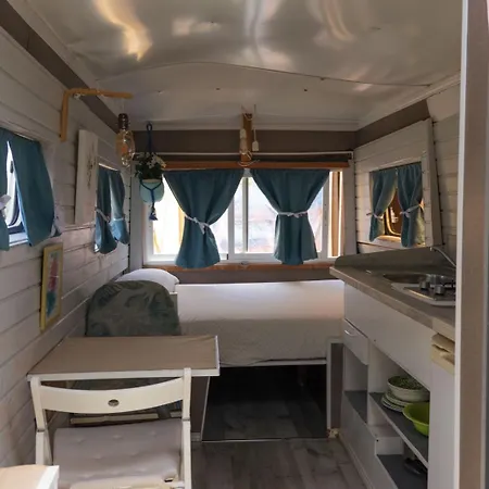 Jabuti Autocaravana Con Porche Y Aparcamiento Cadice