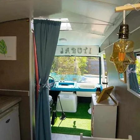 Jabuti Autocaravana Con Porche Y Aparcamiento キャンプ場