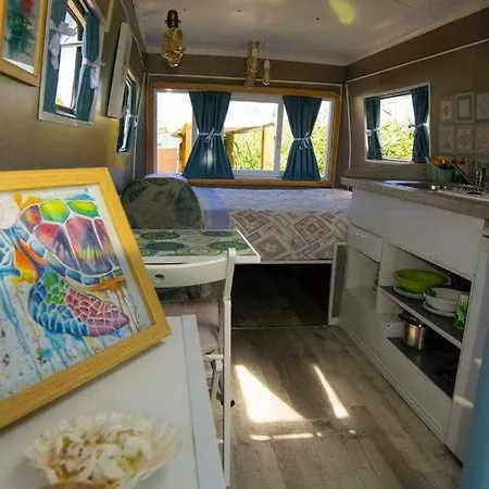 Jabuti Autocaravana Con Porche Y Aparcamiento Κάμπινγκ *